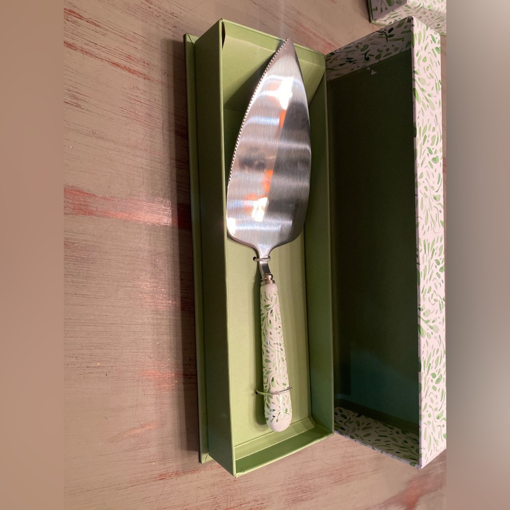 Grace Teaware cutlery cake serving knife  - Boxed Brand new - makes a great gift